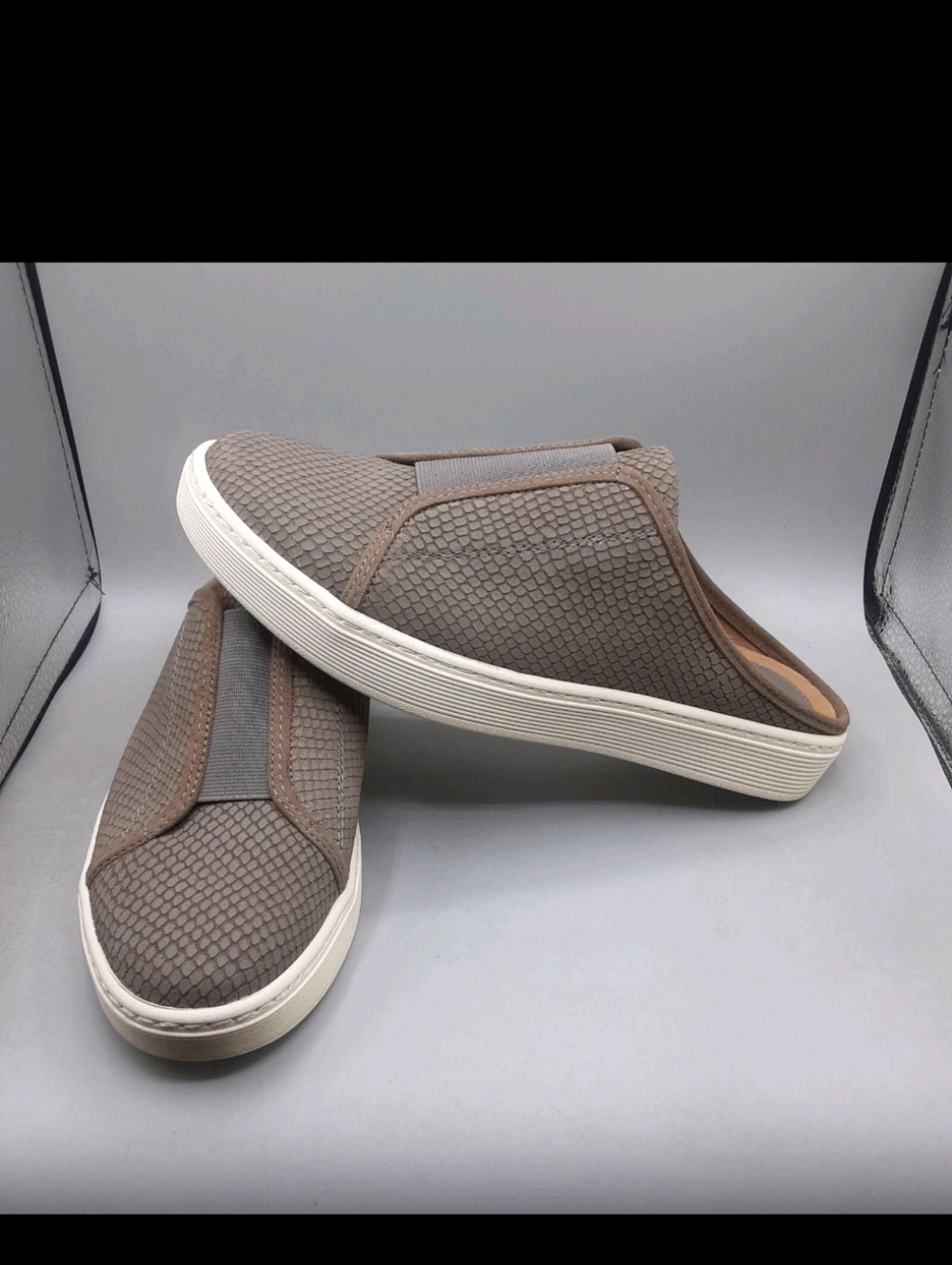 Sofft Beekon Slip-on Sneaker Women's 9.5M Grey Snake Embossed